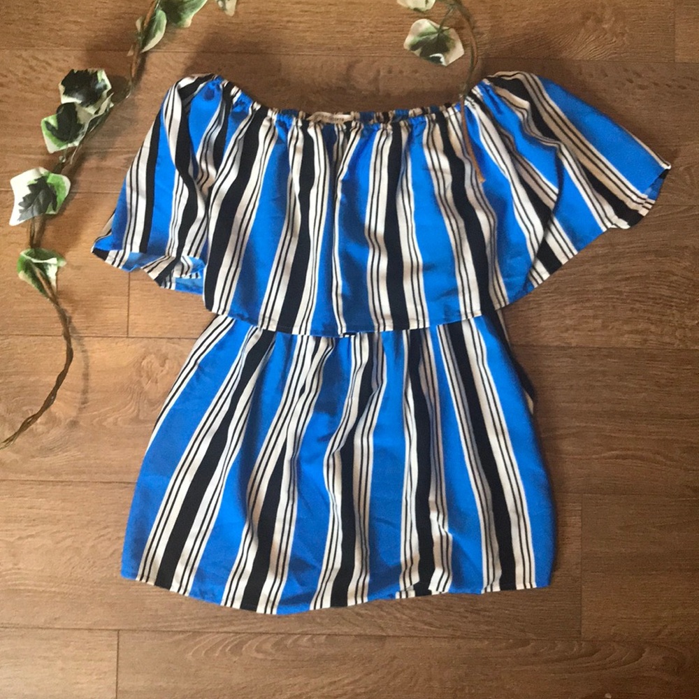 Collective Concepts Off the Shoulder Top Size M